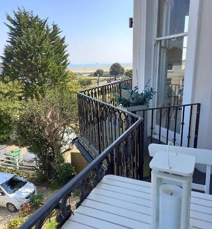 Wight On The Beach, Sleeps 4, Free Off Road Parking, Balcony With Sea Views Ryde  Exterior foto