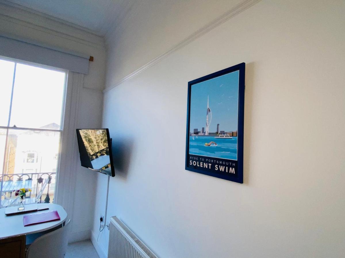 Wight On The Beach, Sleeps 4, Free Off Road Parking, Balcony With Sea Views Ryde  Exterior foto