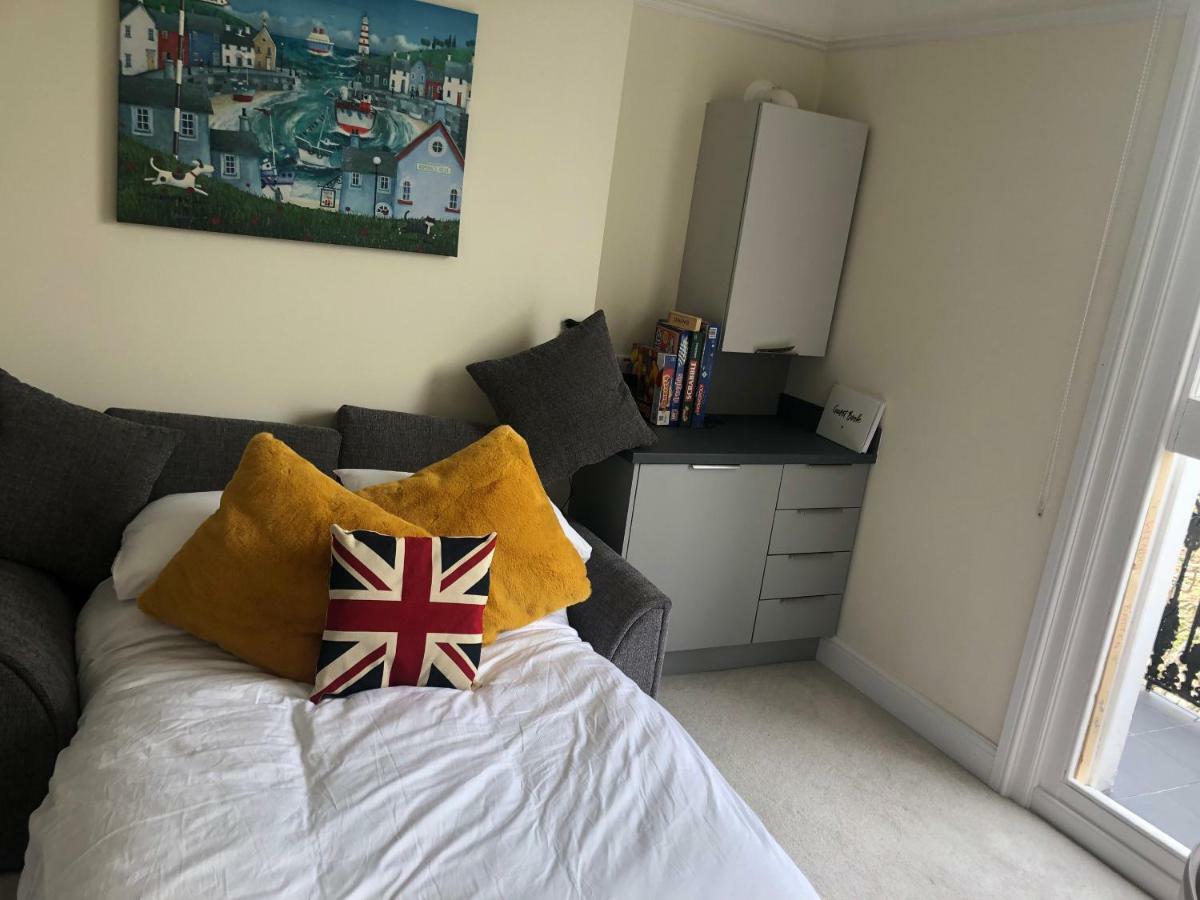 Wight On The Beach, Sleeps 4, Free Off Road Parking, Balcony With Sea Views Ryde  Exterior foto