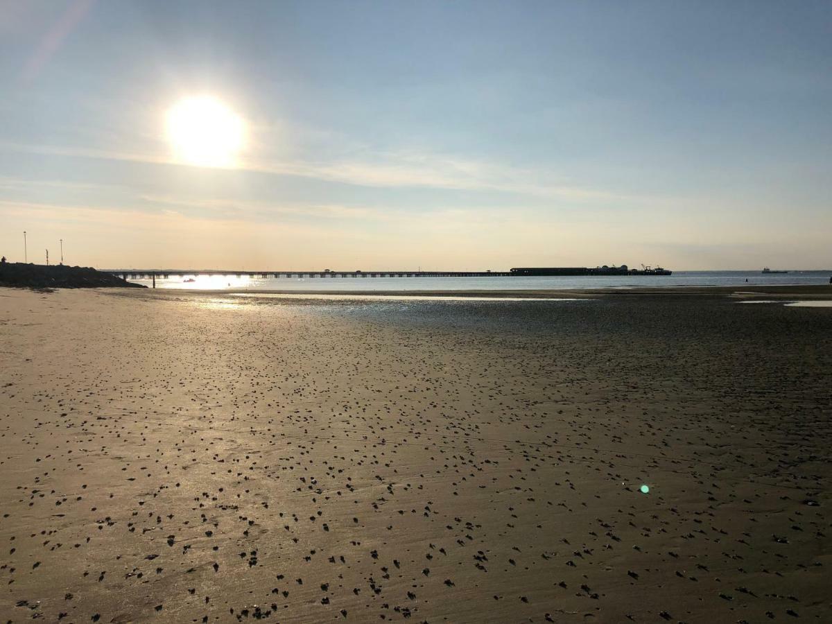 Wight On The Beach, Sleeps 4, Free Off Road Parking, Balcony With Sea Views Ryde  Exterior foto